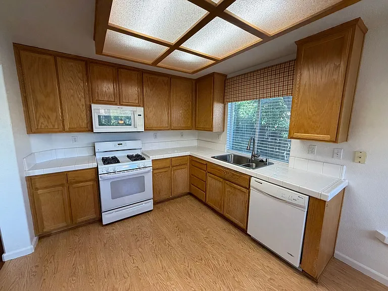 6400 Silver Hawk Way — Photo 5