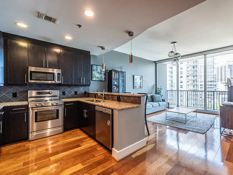 1080 Peachtree St NE #1201 — Photo 8