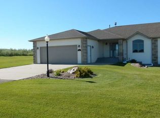8035 Hawktree Dr, Bismarck, ND 58503