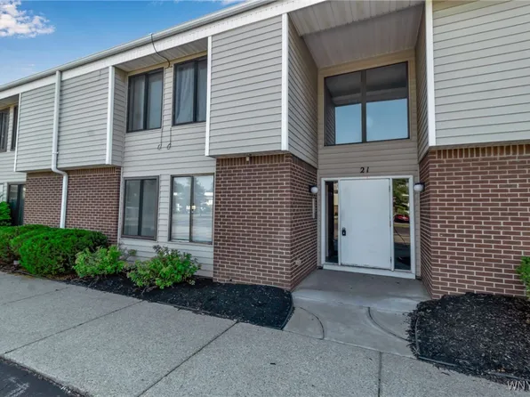 21 Coolbrook Ct #A, East Amherst, NY 14051