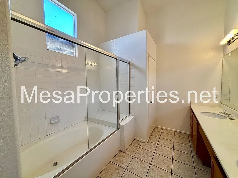 14390 Hillsborough Dr — Photo 17