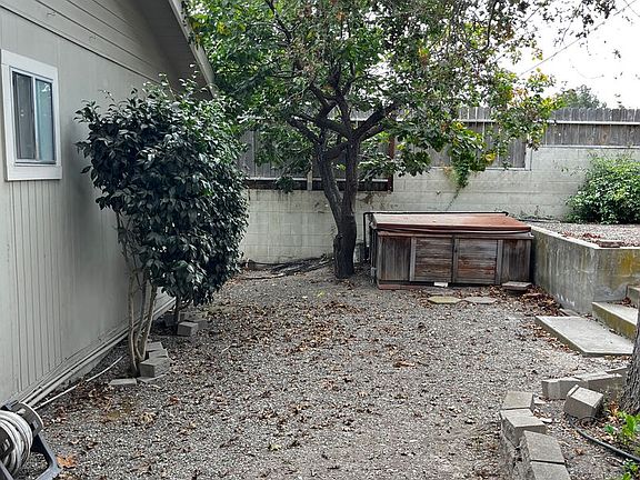 4th image of 269 Larchmont Dr #1