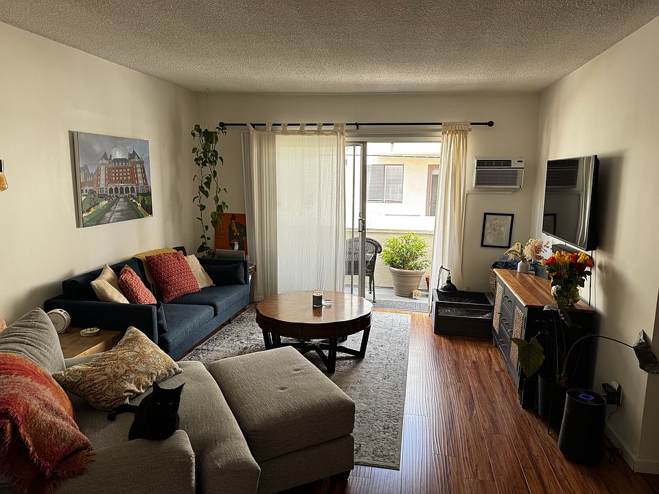 1st image of 11931 Dorothy St APT 19
