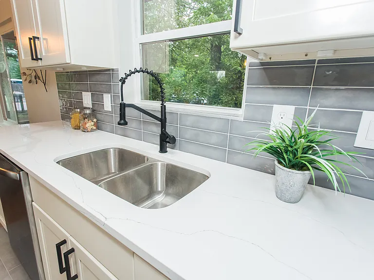 2620 S Holly St — Photo 16