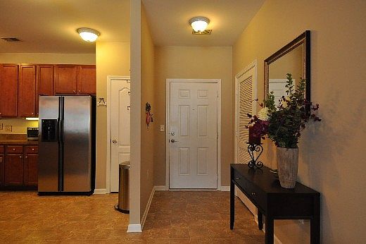5th image of 924 Southmoor Dr Unit 303