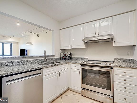 5th image of 2121 Jamieson Ave Unit 1910