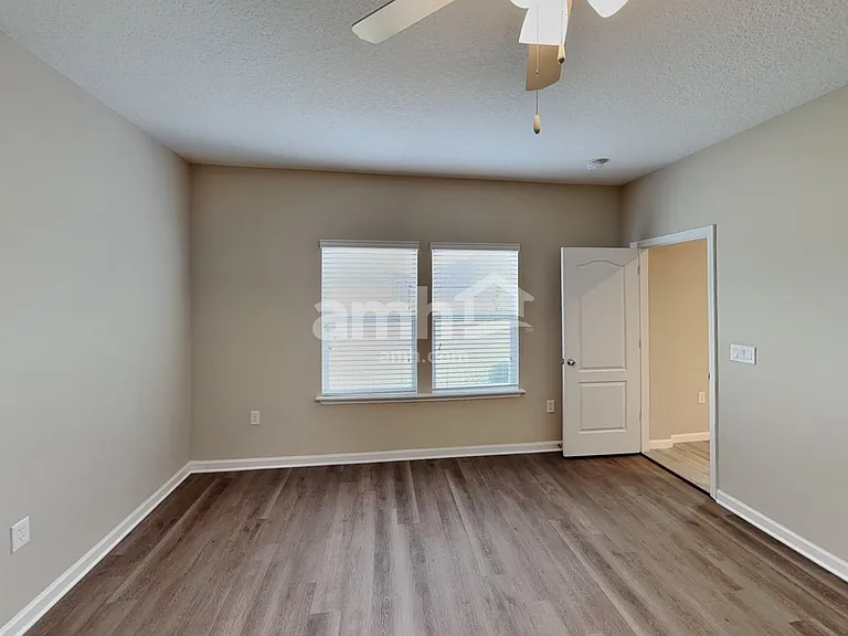 37 Trumpco Dr — Photo 13