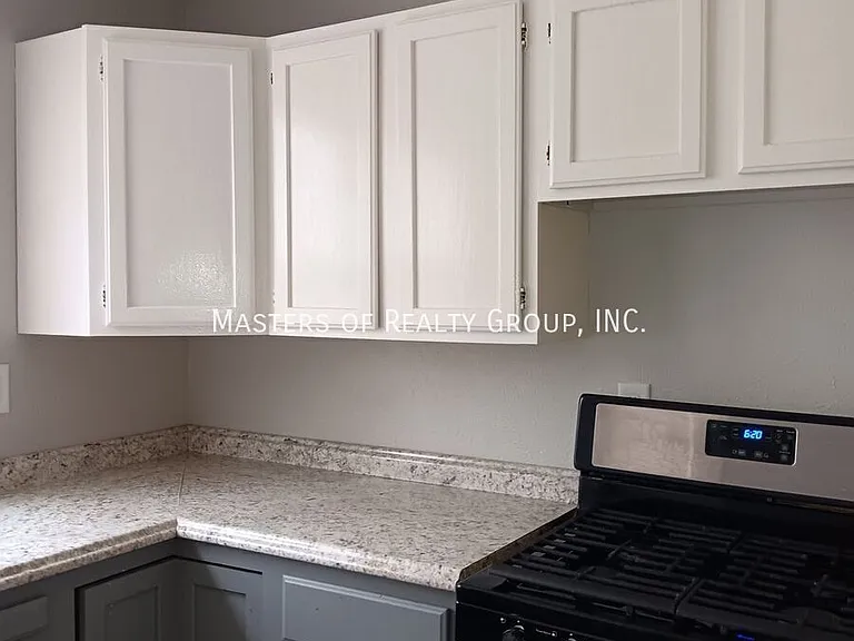 1129 Diamond Ave — Photo 12