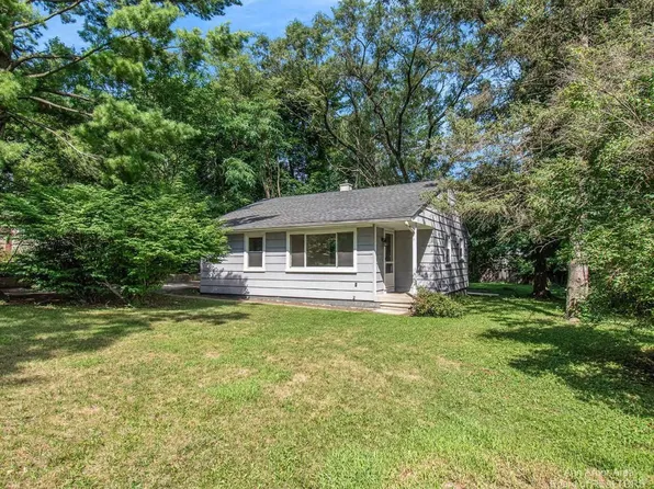 1496 Newport Rd, Ann Arbor, MI 48103