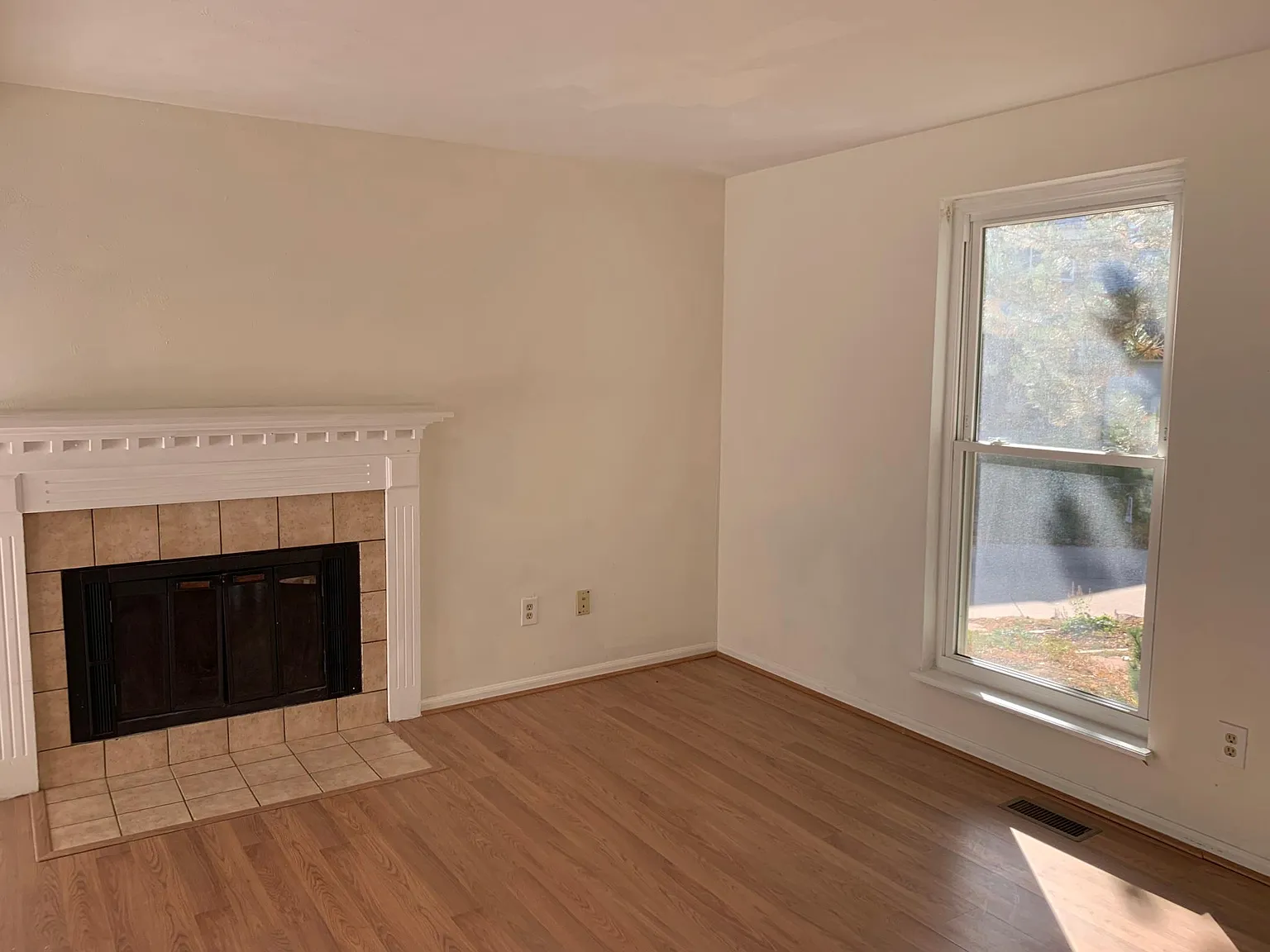 3 bed, 2076 sqft, $3,200 — Photo 4