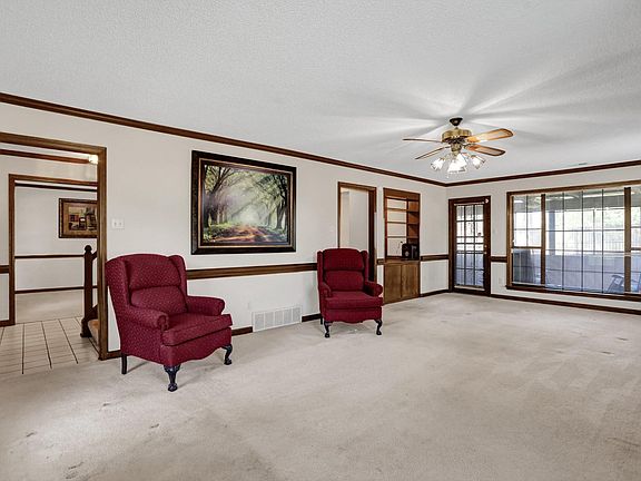 4th image of 2407 Lacosta Dr