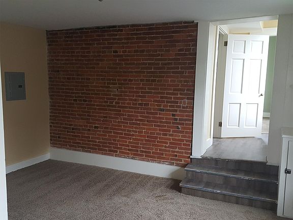 4th image of 105 E Center St
