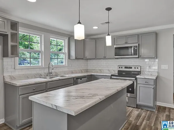 106 E Crest Rd, Bessemer, AL 35023