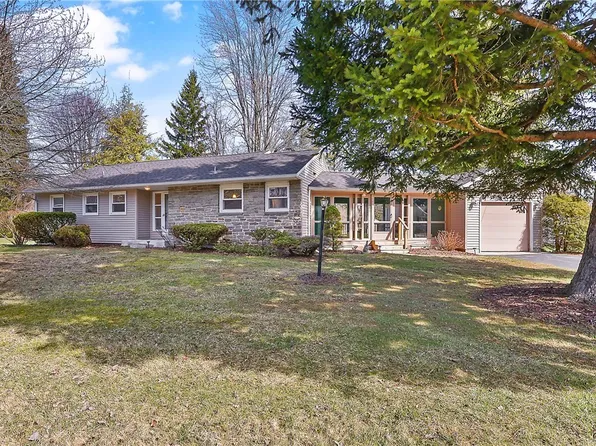 208 Palmer Dr, Fayetteville, NY 13066