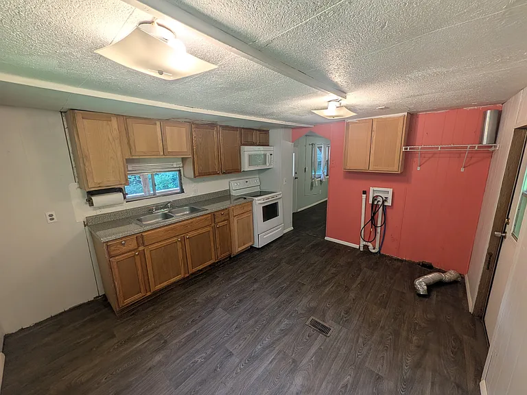 1828 Falling Branch Rd — Photo 14