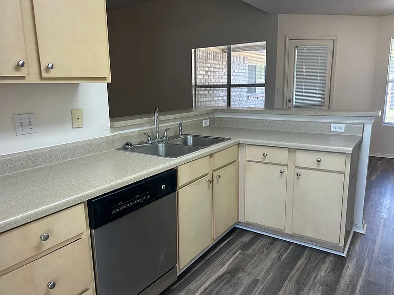 52 Callan Ct — Photo 6