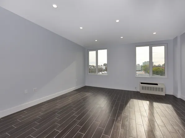 32-02 Astoria Boulevard S image 1 of 9