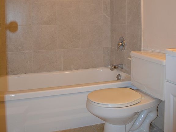 4th image of 1111 Broadview Ave #1559