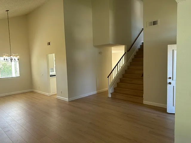 3 bed, 2.5 bath, 1638 sqft, $3,800 — Photo 3