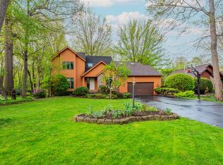13 Woodbriar Ln, Rochester, NY 14624