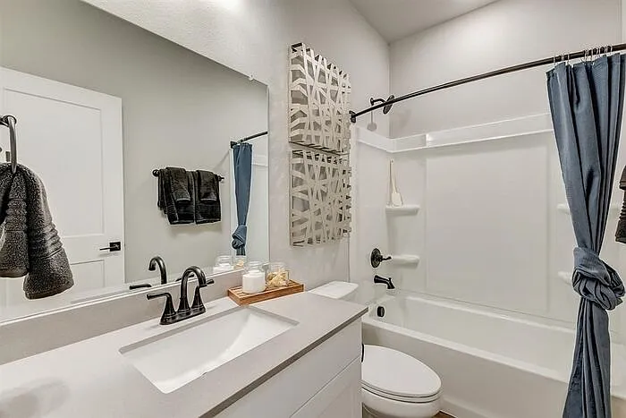 4525 Colosseum Way — Photo 36