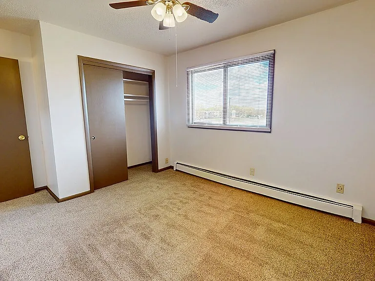 Sterling Square Apartments — Photo 10