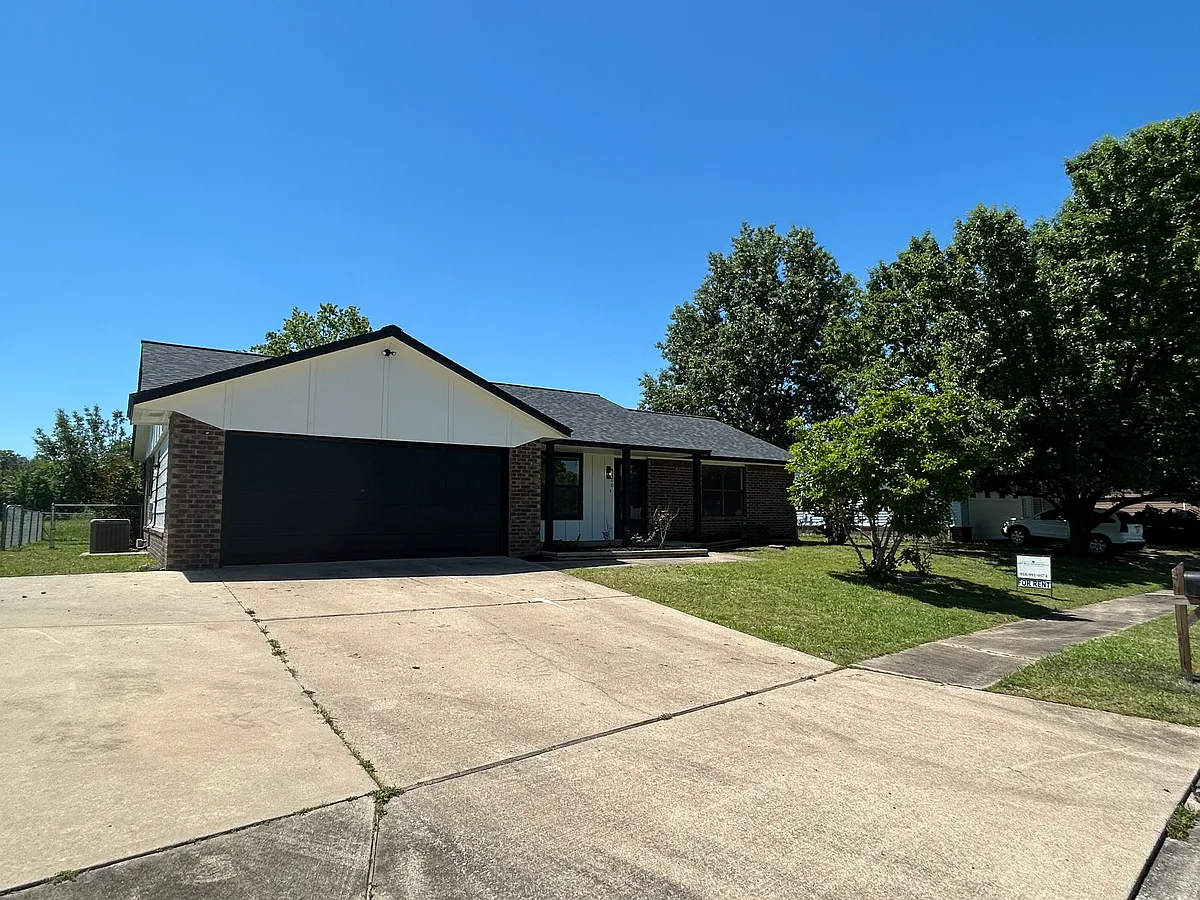 Building Photo - 1400 Damon Dr