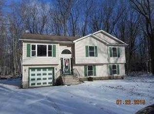 3214 Beech Ridge Dr, Pocono Summit, PA 18346