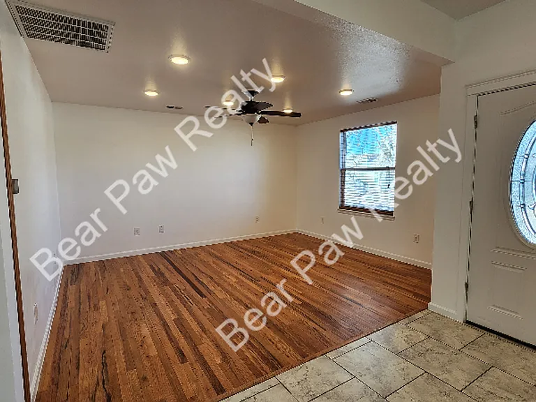1007 W 29th St — Photo 10