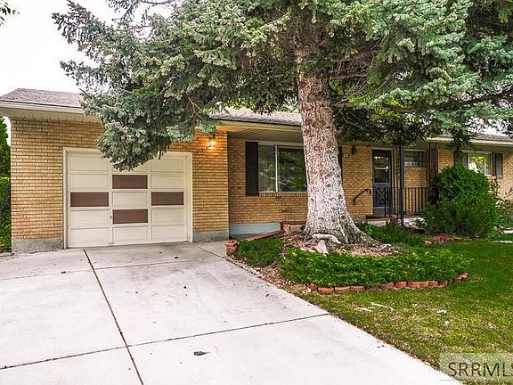 2nd image of 332 Pinon Dr