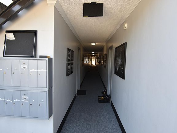 4th image of 10816 Camarillo St #4