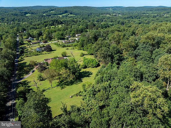 3rd image of 3251 Coventryville Rd