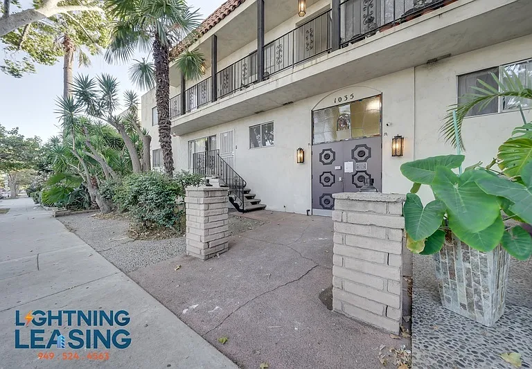 1035 N Hayworth Ave #100 — Photo 3