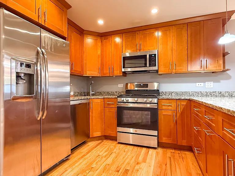 160 W Burton Pl #2R — Photo 5