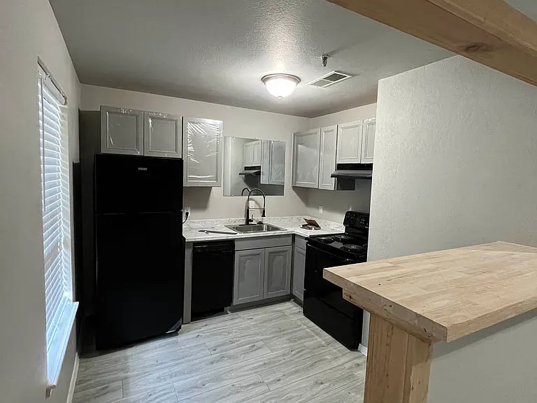 The Lodge Apartments — Photo 9