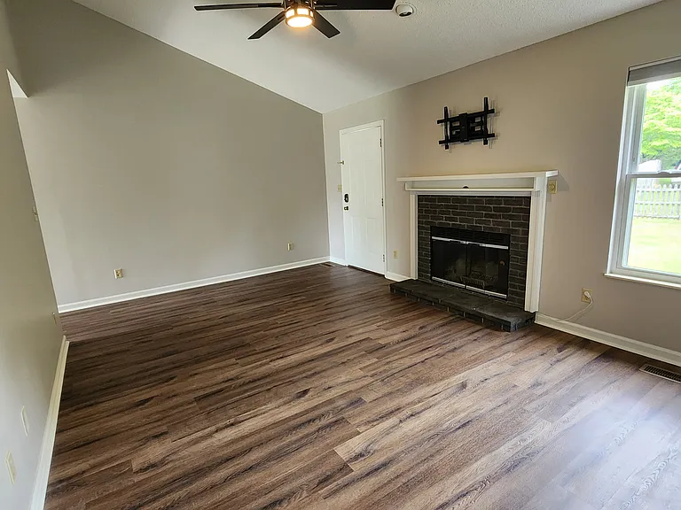 2036 Merle Ln — Photo 3