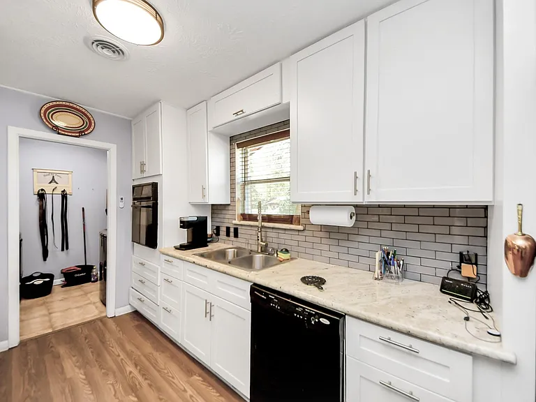 142 Wall St — Photo 11