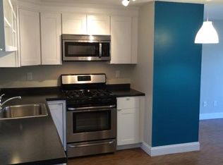 22 7th Ave, Lowell, MA 01854