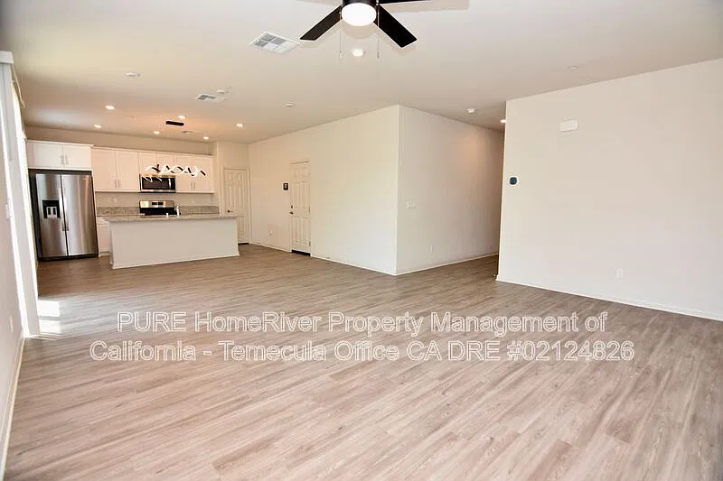 3 bed, 2.5 bath, 2021 sqft, $3,150 — Photo 3