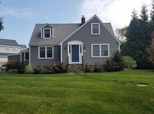 2 Vassar Rd, Marblehead, MA 01945