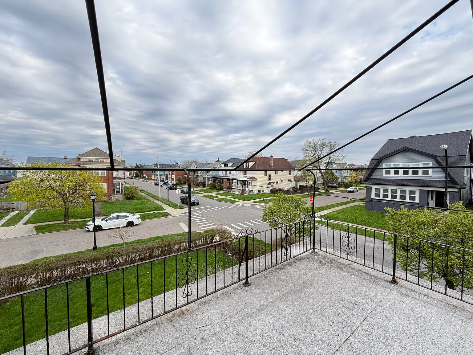 144 Lovering Avenue - Upper — Photo 4