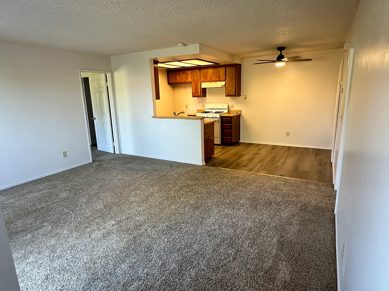 2 bed, 800 sqft, $1,895 — Photo 2