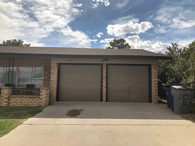 4 bed, 1969 sqft, $2,200 — Photo 2