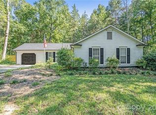 8225 Saddlehorse Ln, Charlotte, NC 28215