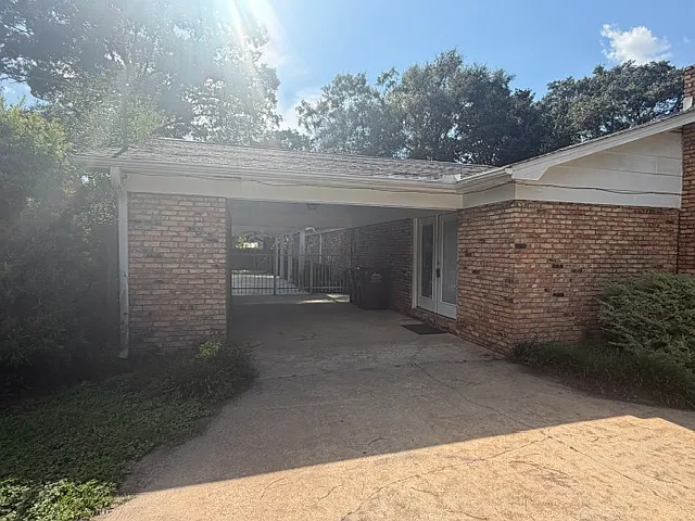 202 Adams Dr — Photo 3