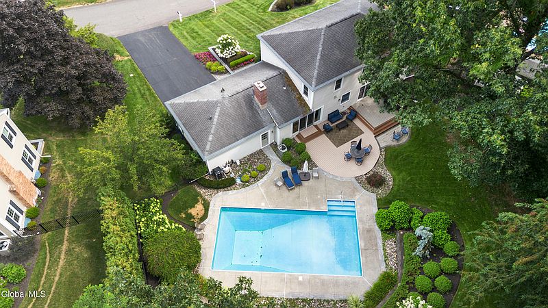 5th image of 17 Greyledge Drive