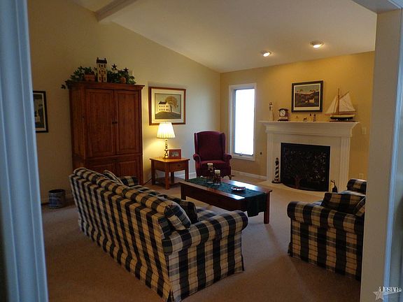 3rd image of 302 Carlisle Dr