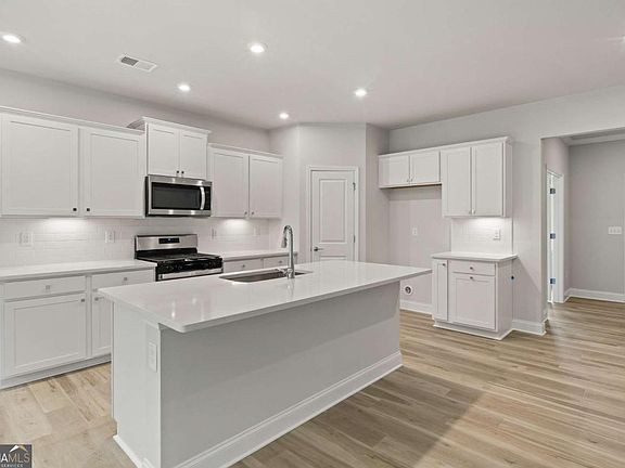 4th image of 256 Delilah Ct