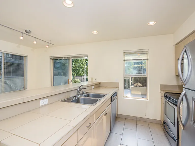 The Max Apartments — Photo 28