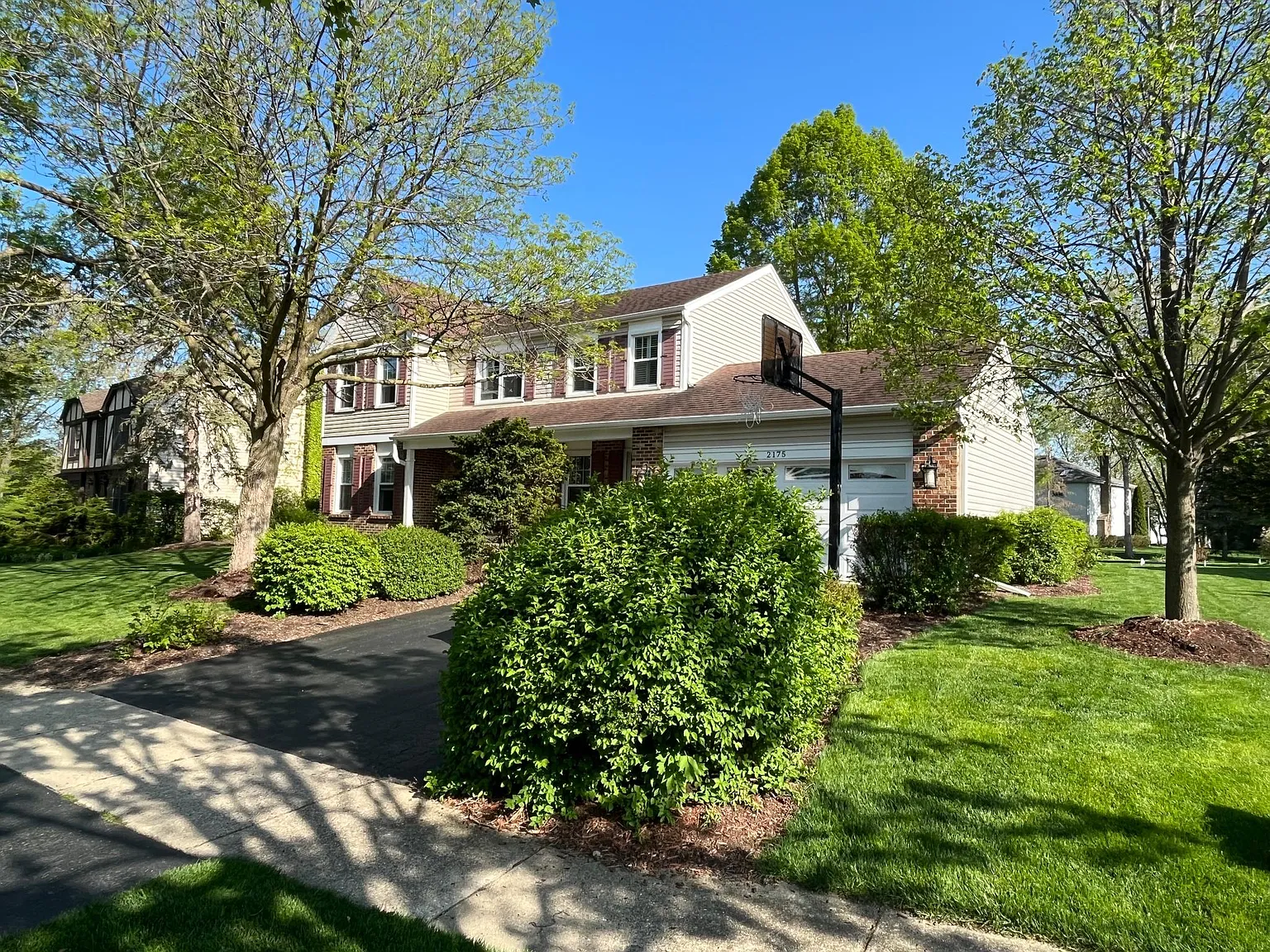 4 bed, 2.5 bath, 2254 sqft, $3,900 — Photo 2